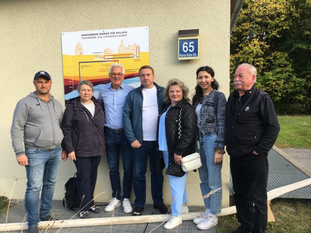 Ukrainische Delegation besichtigt die Geothermie-Anlage der IEP