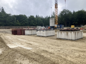 Letzter Bohrkeller wird betoniert – Entwässerung um den Bohrplatz entsteht