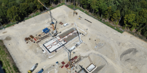 Fundament für den Bohrturm gegossen