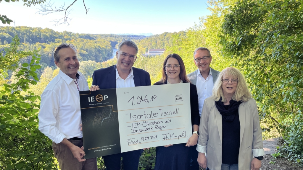 IEP und die Bayernwerk spenden dem Isartaler Tisch e.V. 1.046,19 Euro. Die Spende stammt vom IEP-Ökostrom.